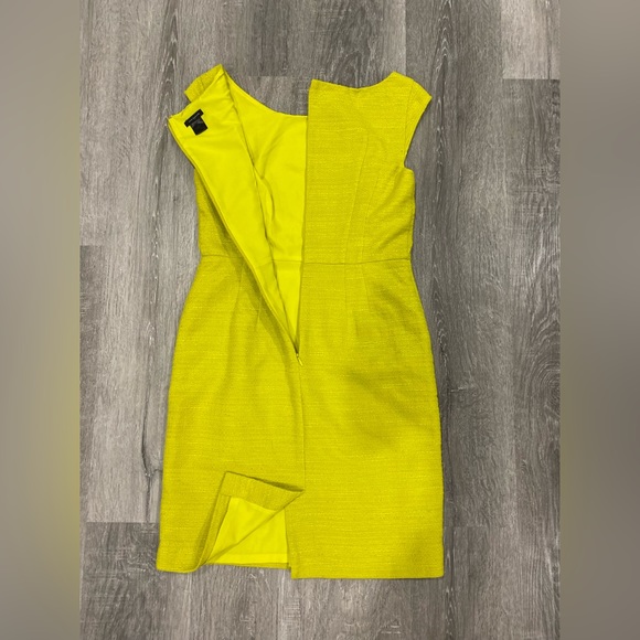 Ann Taylor 2 Lime Green Women's Solid Texture Short Sleeve Dress. - Picture 7 of 7